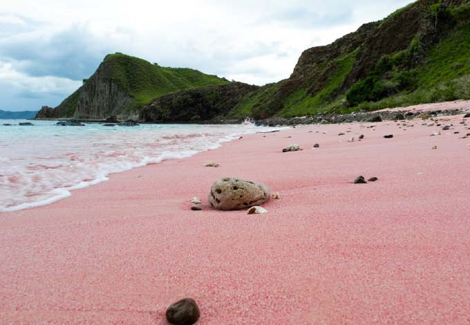 A világ legszebb rózsaszín tengerpartjai, melyek mindenkit elvarázsolnak