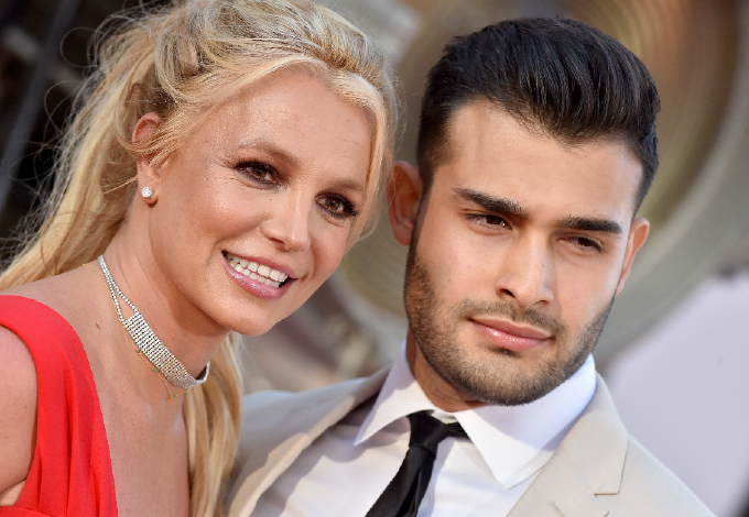  Sam Asghari azt állítja, hogy Britney Spears fizikailag bántalmazta