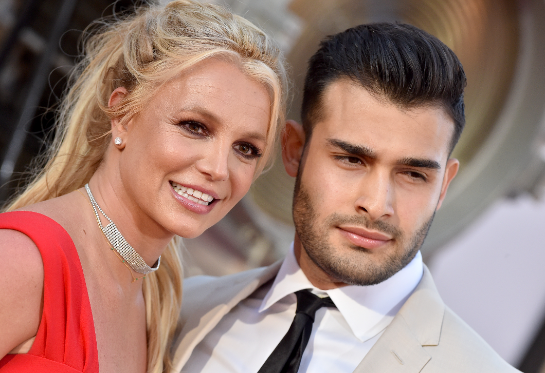  Sam Asghari azt állítja, hogy Britney Spears fizikailag bántalmazta