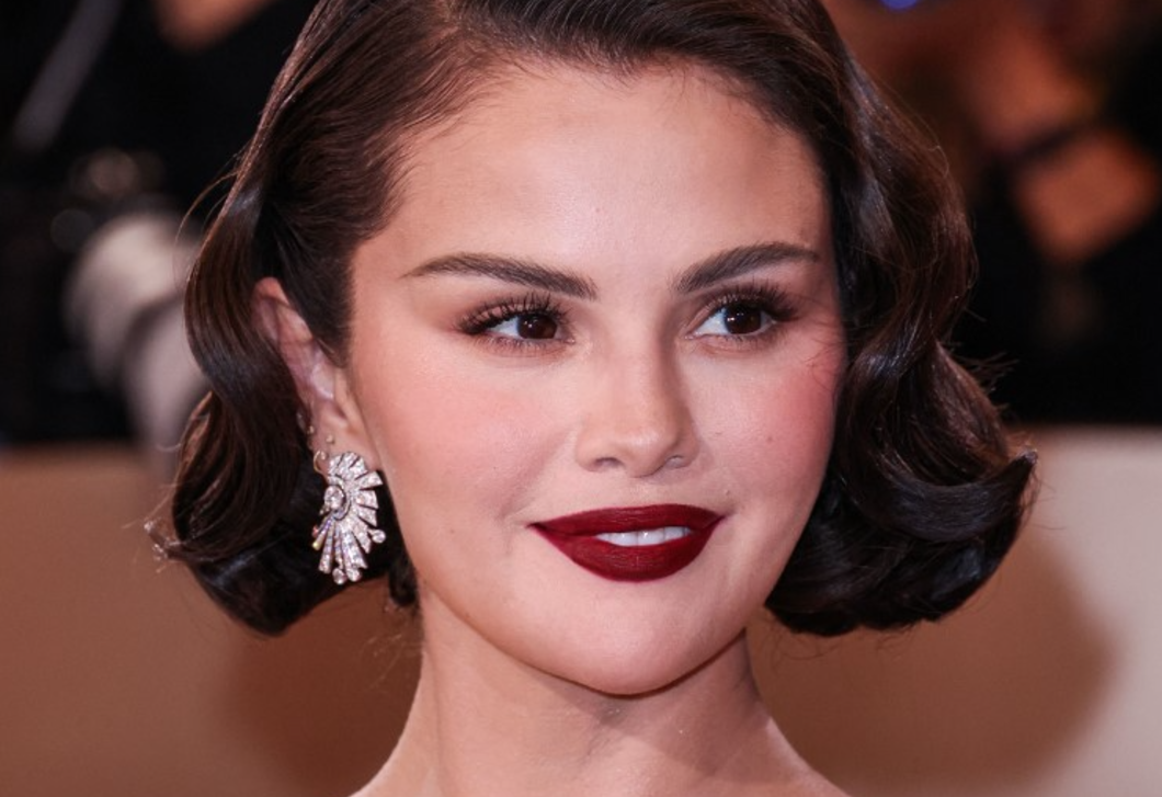 Így kell stílusosan megvilágítani a konyhaszigetet – Selena Gomez konyháját te is elfogadnád