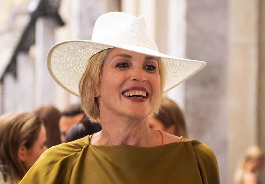Őrületesen jól néz ki: a 67 éves Sharon Stone friss fotóiról beszél most mindenki, főkép