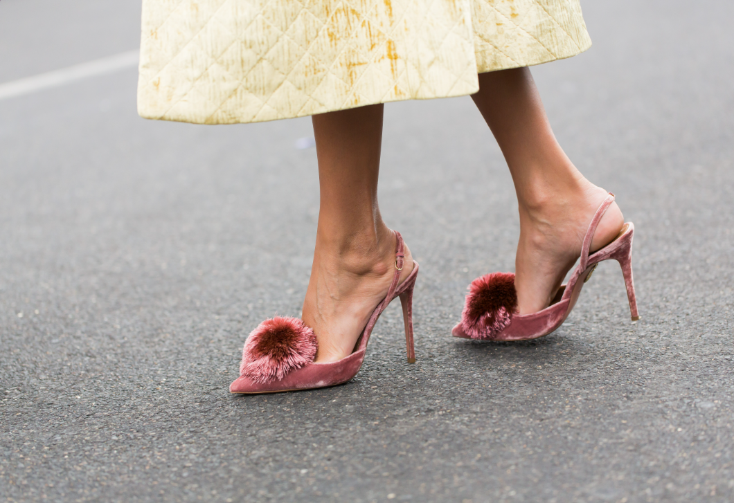 A fekete helyett ezek a színes cipők a tavasz legnagyobb slágerei