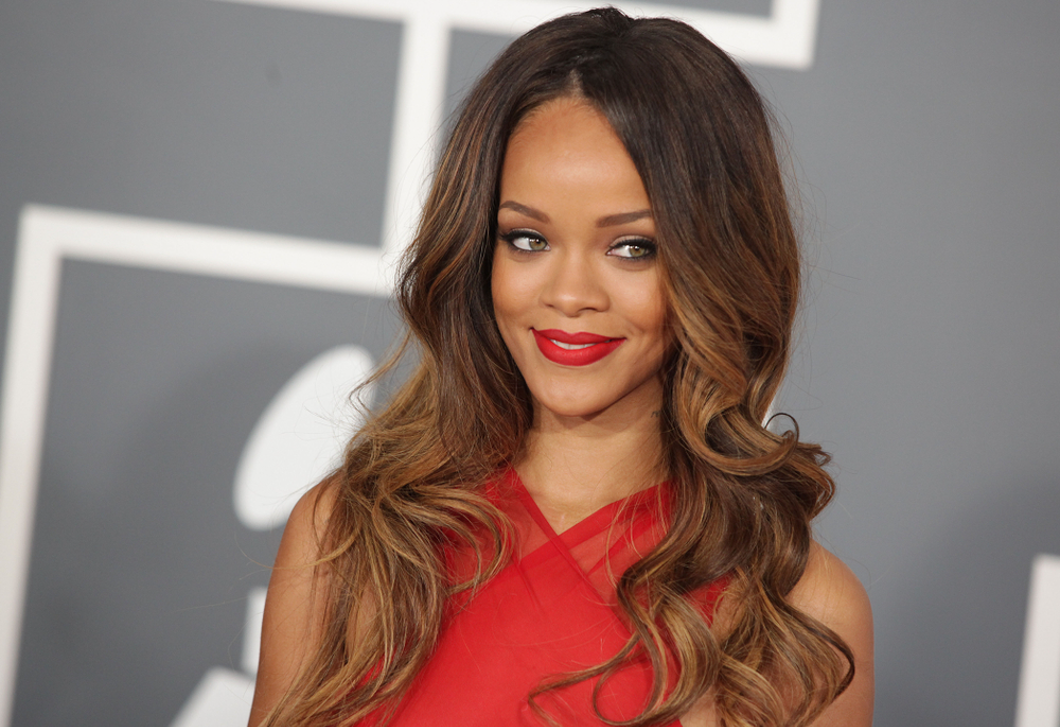 Rihanna elképesztő szettben tűnt fel második fia születése után
