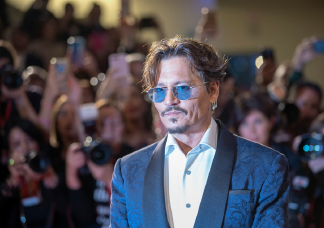 Botrány: Johnny Deppet súlyos dolgokkal vádolja egy színésznő, mindenről kitálalt