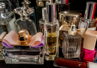 4 parfüm, ami bármilyen alkalomra tökéletes választás