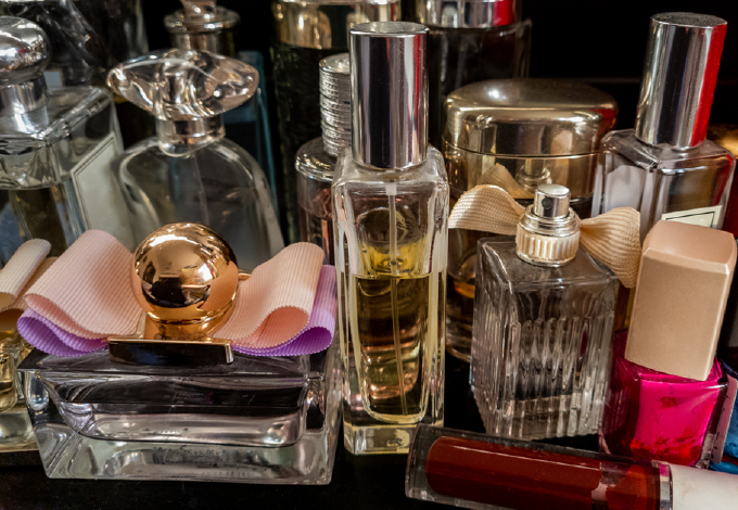4 parfüm, ami bármilyen alkalomra tökéletes választás