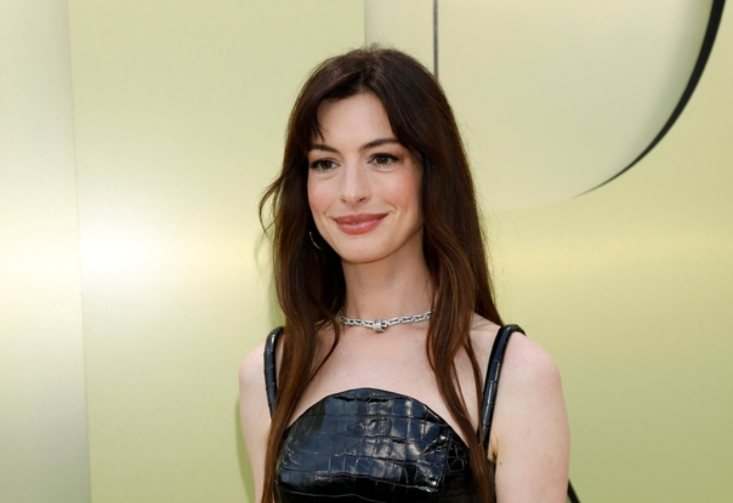 Legyen tágasabb, mégis meghittebb – Anne Hathaway bravúros nappalija 