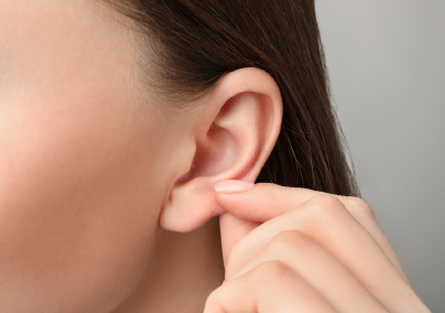 A fülrák jele lehet ez a kellemetlen és gyakori tünet