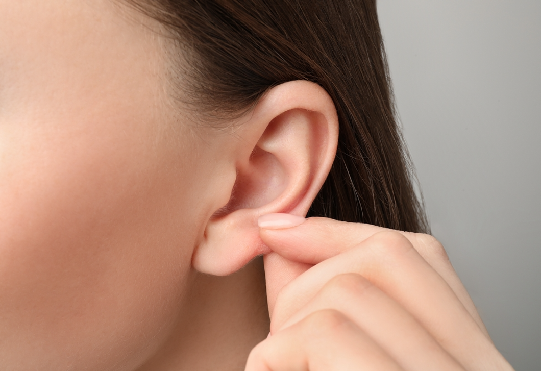 A fülrák jele lehet ez a kellemetlen és gyakori tünet