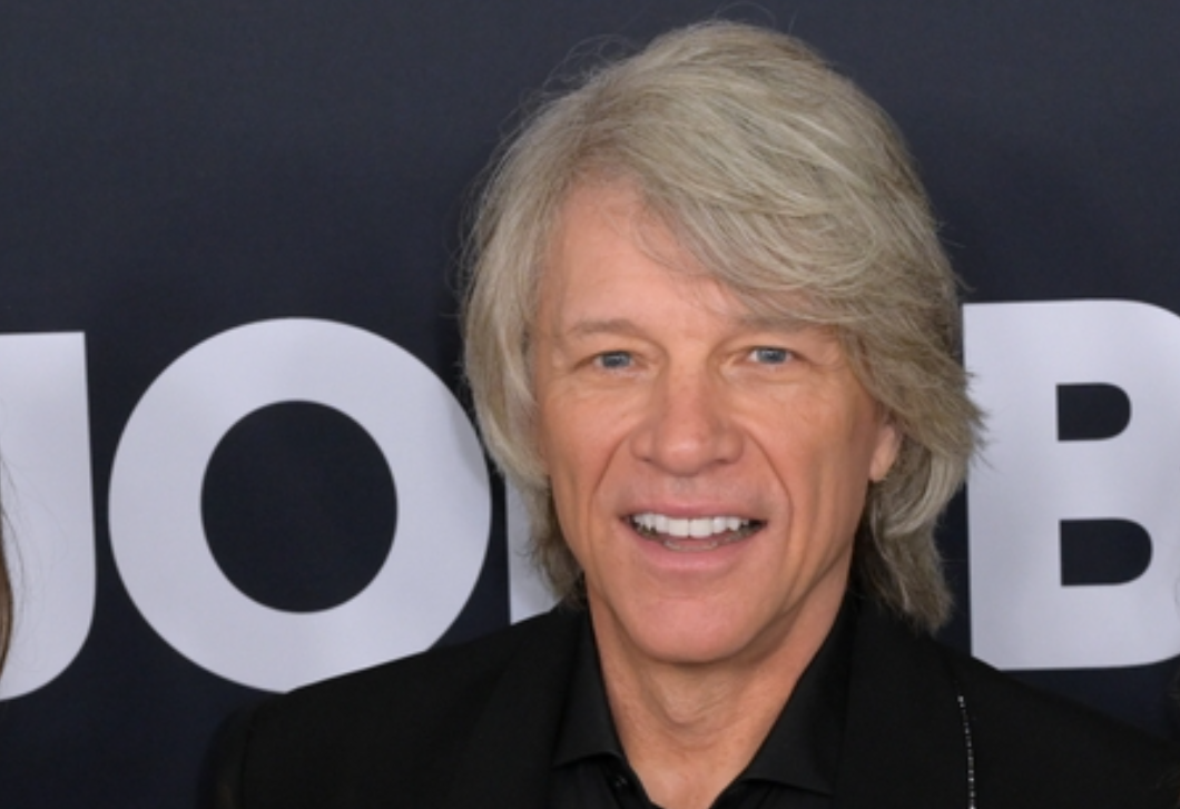 Lambériát a nappaliba? Bon Jovi megmutatja, hogyan lesz stílusos
