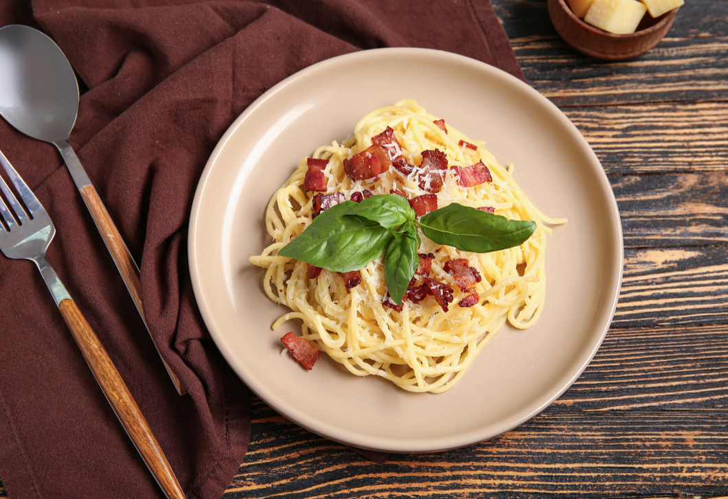 Ez Jamie Oliver tökéletes carbonara tésztája: 10 perc alatt elkészül