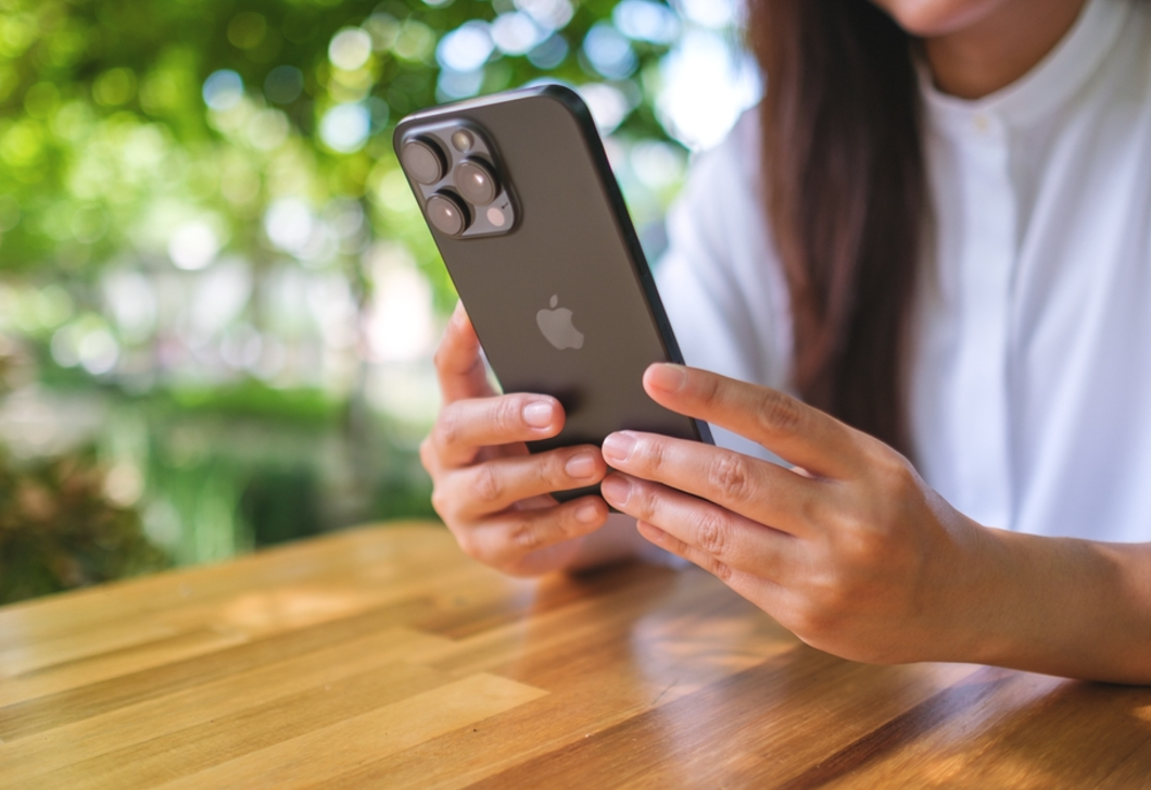 Kiderült a titok! Ezért nem szabad a régebbi iPhone-ok szoftverét frissíteni