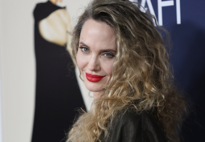 Angelina Jol...