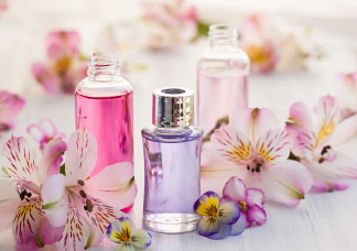 Ezek a legjobb virágos parfümök a tavaszi szezonban