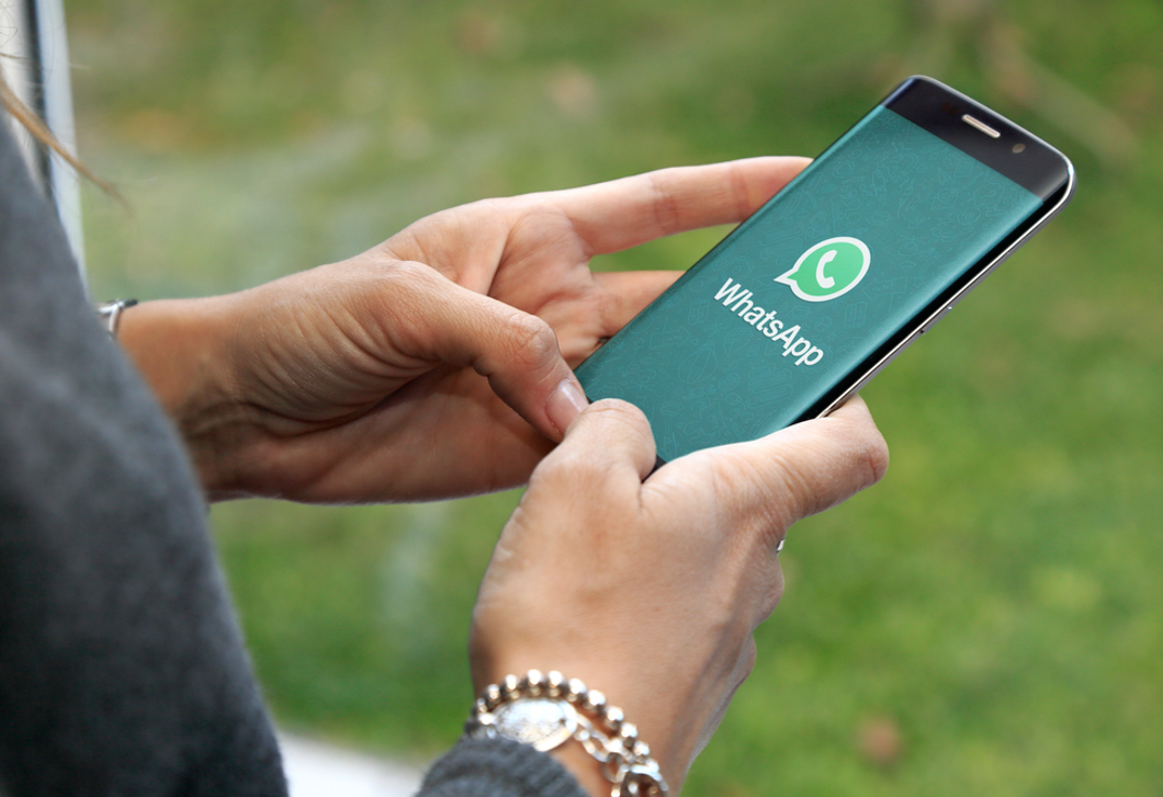 Hatalmas változás jön a WhatsAppon, az egész applikáció megváltozik