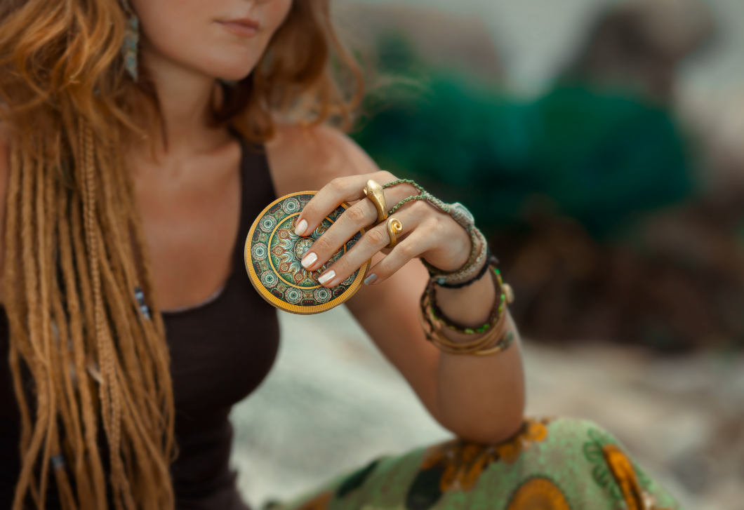 Ősi szimbólumok az ékszereken – spirituális üzenetek, titkos jelentések