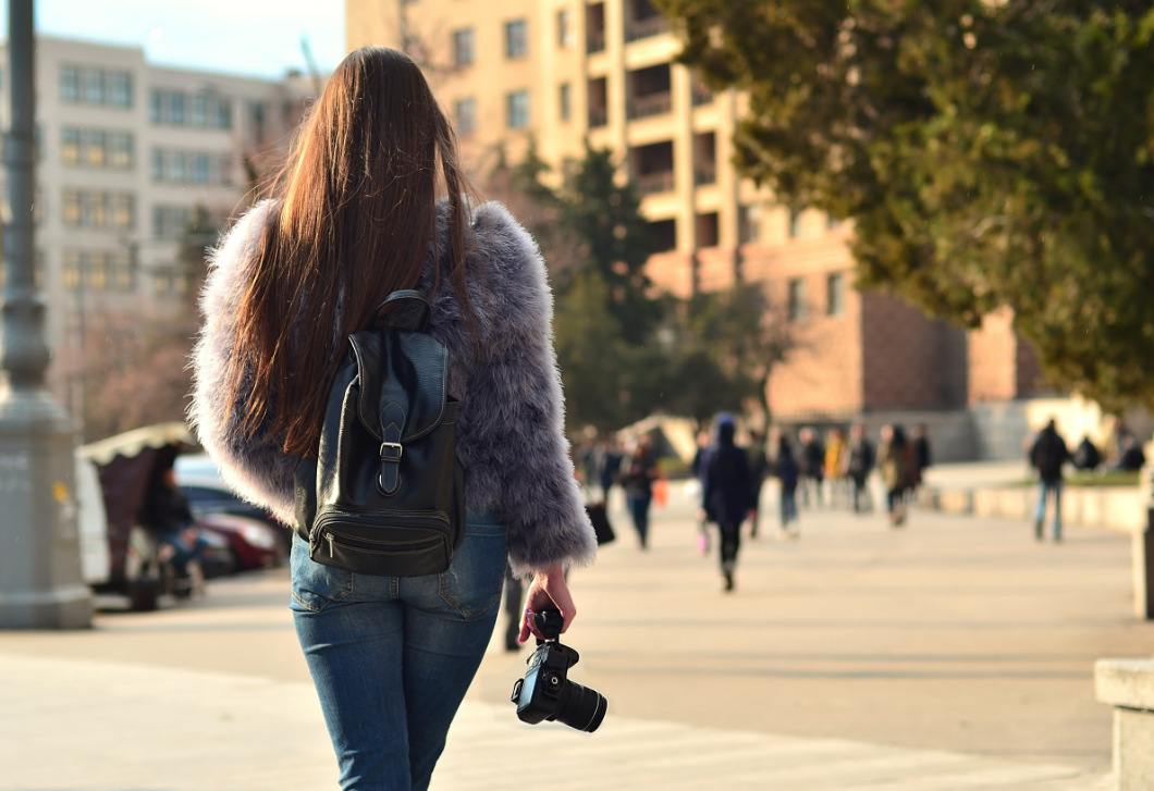 Visszatért a skinny jeans: 6 sztár, aki 2026-ban újra elővette a szűk farmert