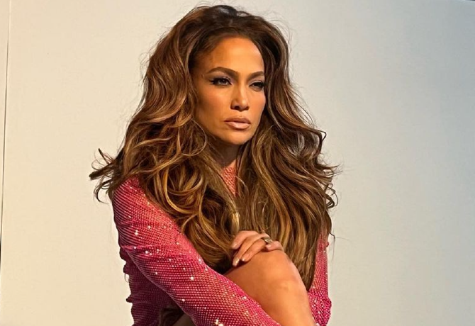 Jennifer Lopez félmeztelen fotót posztolt Ben Affleck-ről, kiakasztotta a rajongókat