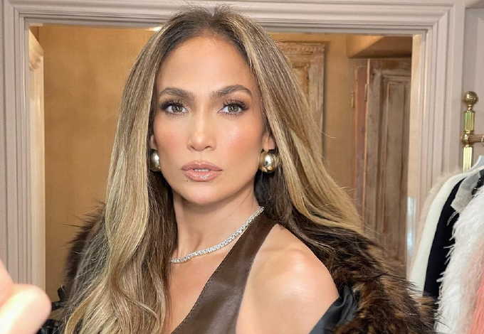 Jennifer Lopez különleges cipőt viselt – ez lesz az idei év kedvence