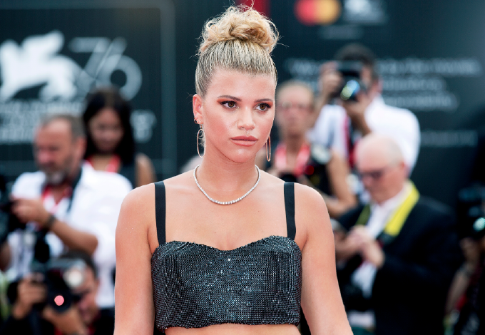 Sofia Richie minimalista karácsonyfája elképesztően elegáns