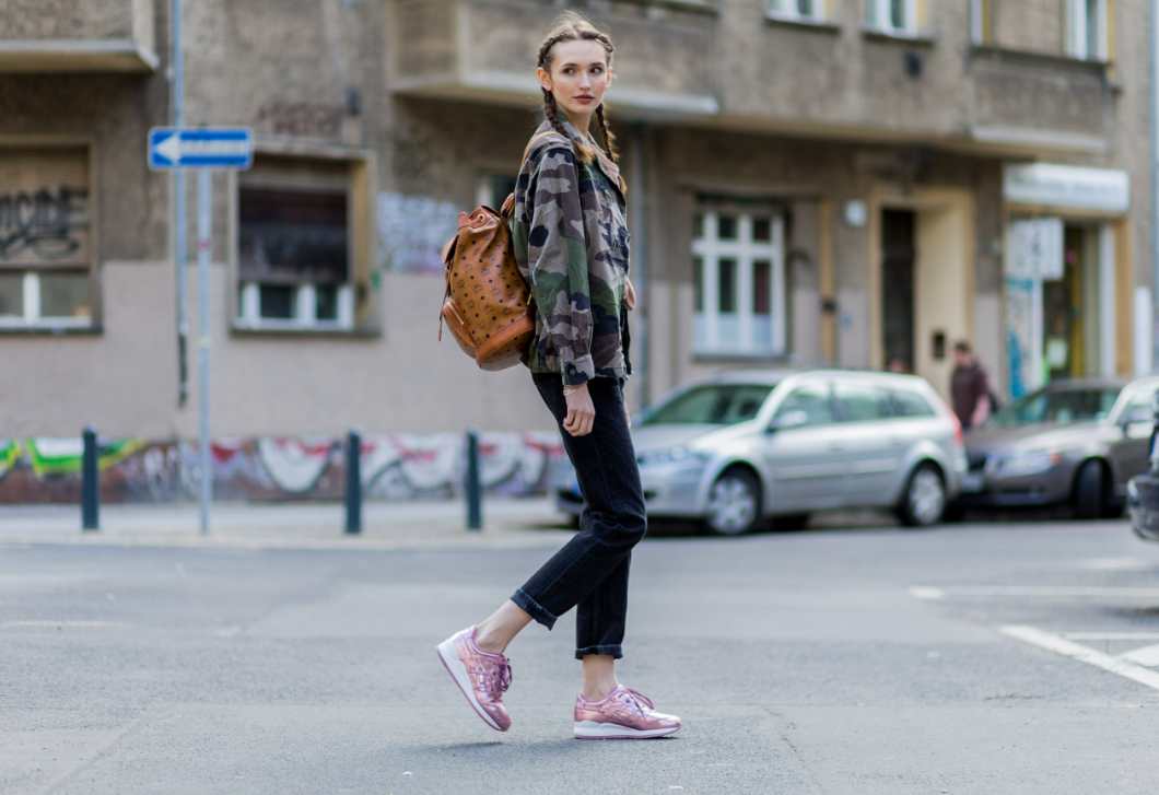 A sportcipő, ami túl szép ahhoz, hogy igaz legyen – mégis ez lesz a 2026-os tavasz titkos slágere