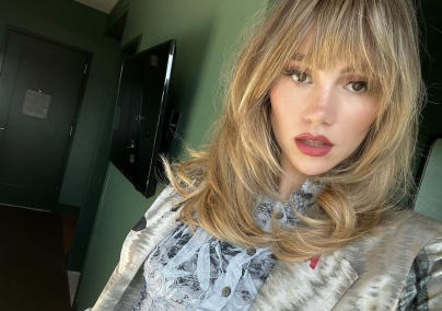 Suki Waterhouse merész nappaliját akarja most mindenki 