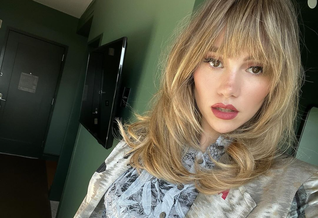 Suki Waterhouse merész nappaliját akarja most mindenki 