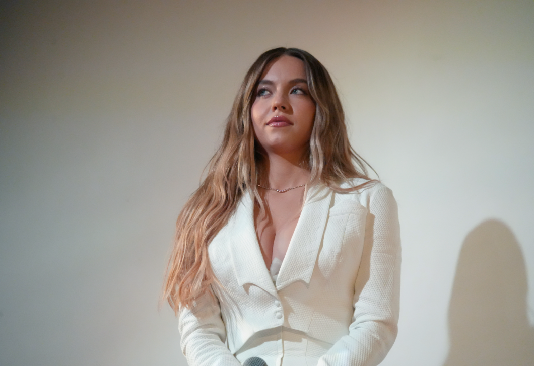 Sydney Sweeney vintage tüllszoknyás ruhája elképesztően menő: ezen az eseményen viselte