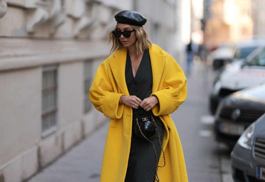 Így lesz meleg télen is a szövetkabát – itt van egy jól bevált divattrükk