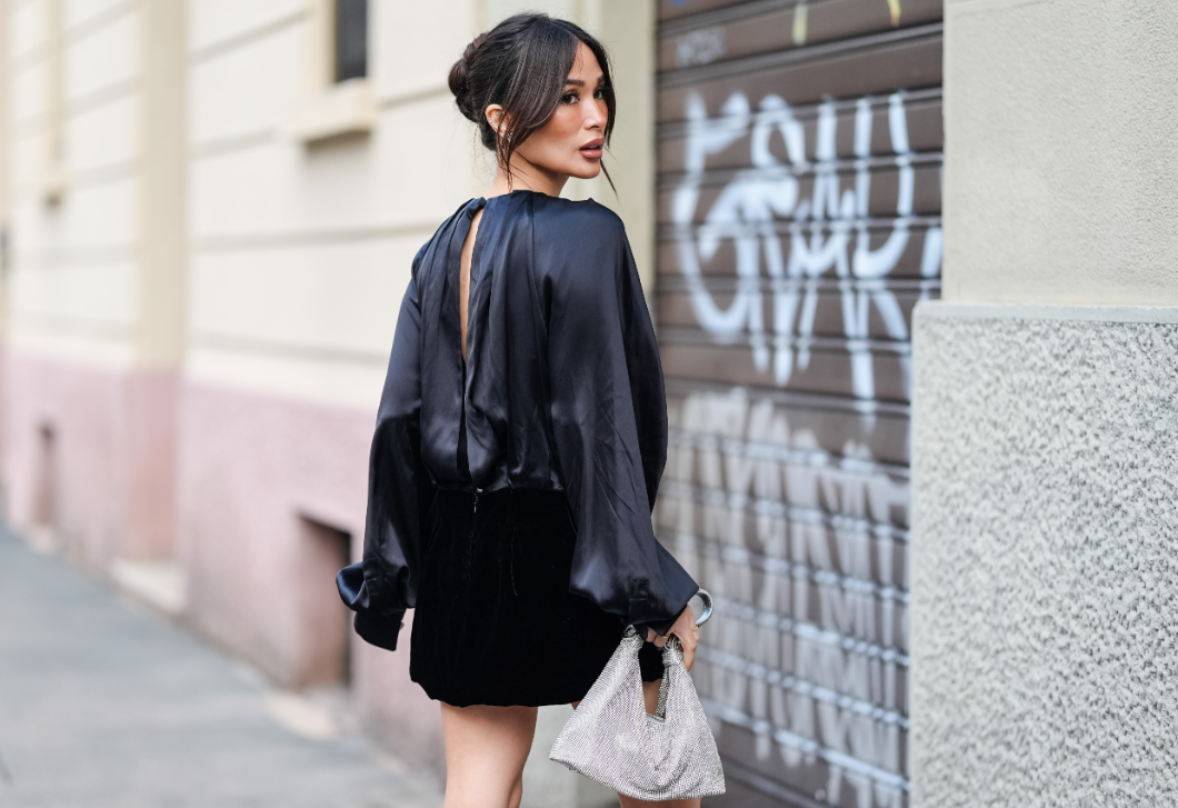 Ezért az ikonikus blúzért rajonganak a nők – kényelmes és ellenállhatatlan