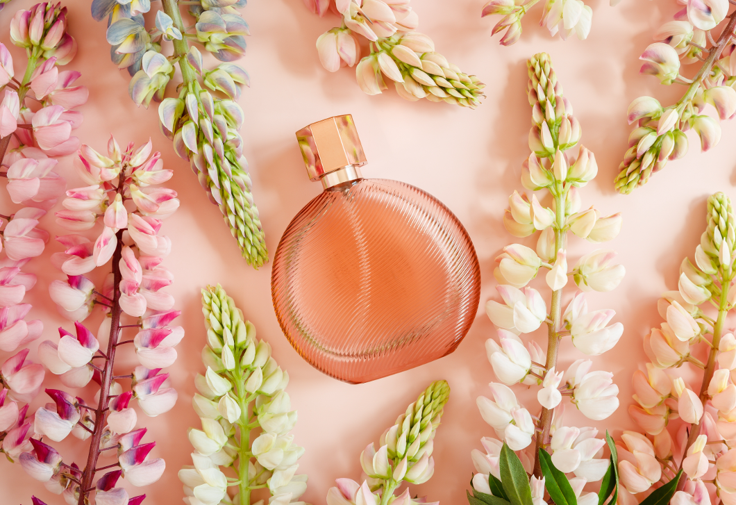 Az 5 legjobb tavaszi virágos parfüm, amit ki kell próbálnod