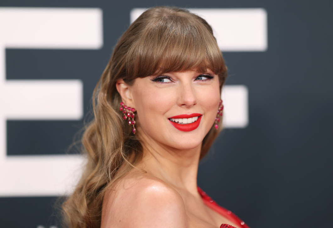 Elképesztő felajánlást tett a híres cukrász Taylor Swiftnek – ilyen lehet majd az esküvői torta?