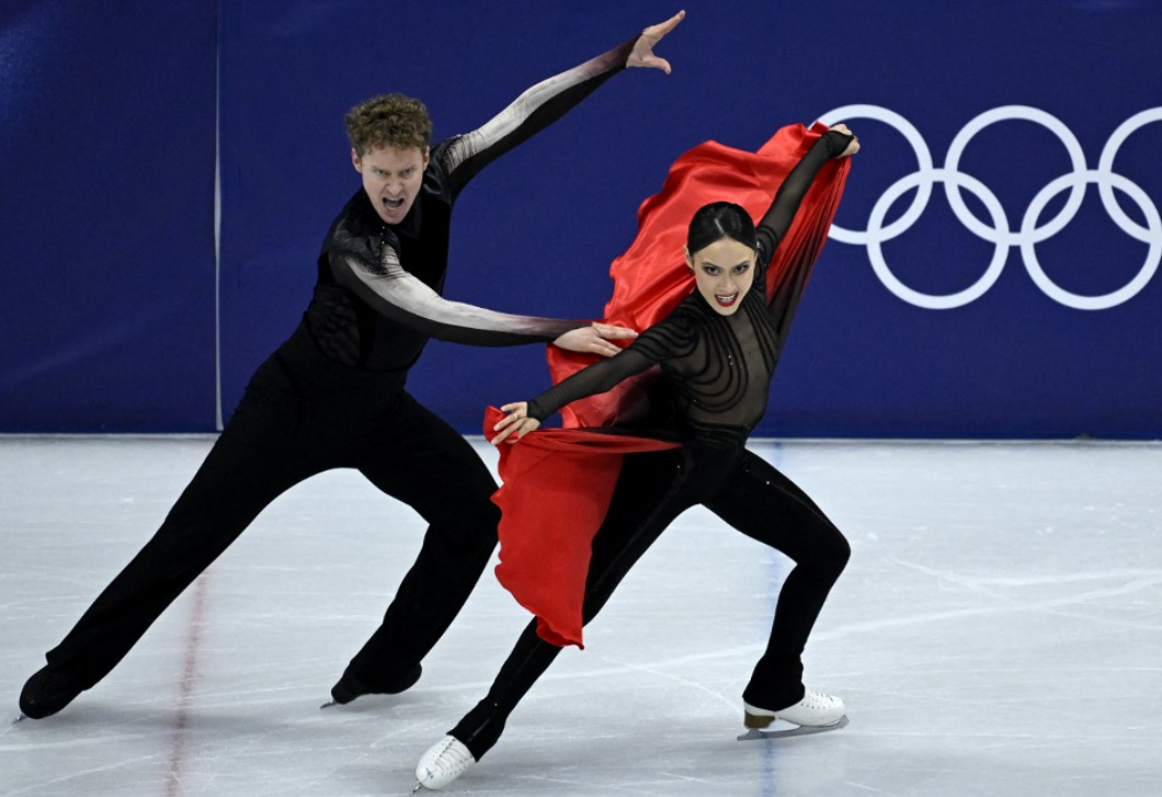 Ezek voltak a téli olimpia legszebb műkorcsolya-versenyruhái: többet is az egyik versenyző tervezte