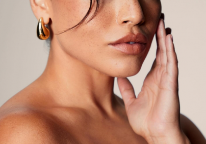 Nemcsak a TikTokon hódít, de a sztárok is imádják az új sminktrendet Nemcsak a Ti...