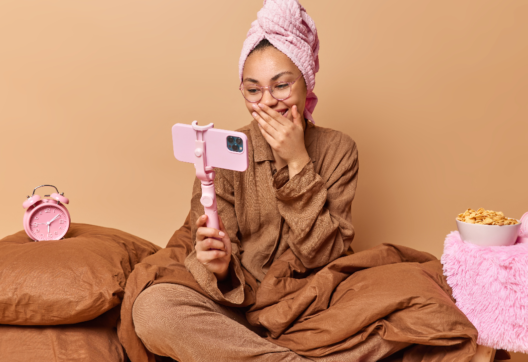 Virális TikTok szépségtrendek: ősemberek, csináld magad, tapaszolás – és egy, ami tényleg működik