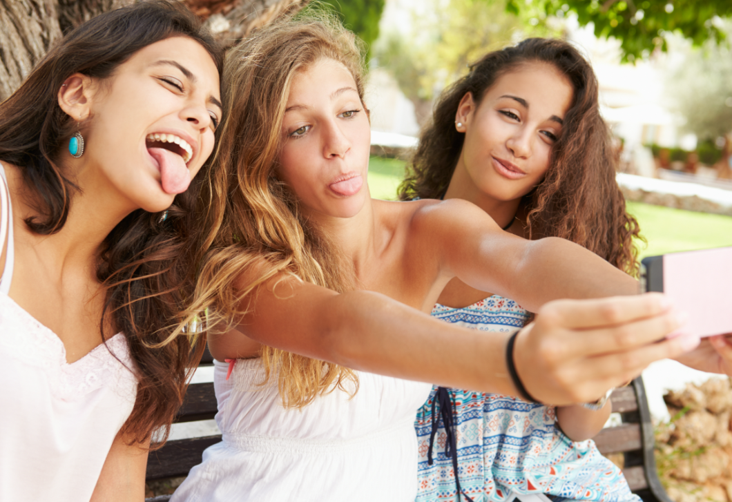 Ez a mai tinikre jellemző 8 szokás a ’80-as években sokkolta volna a szülőket