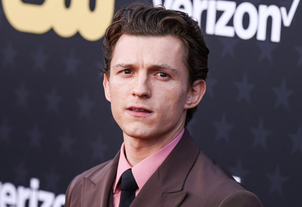 Tom Holland megsérült a Pókember-film forgatásán, kórházba kellett szállítani