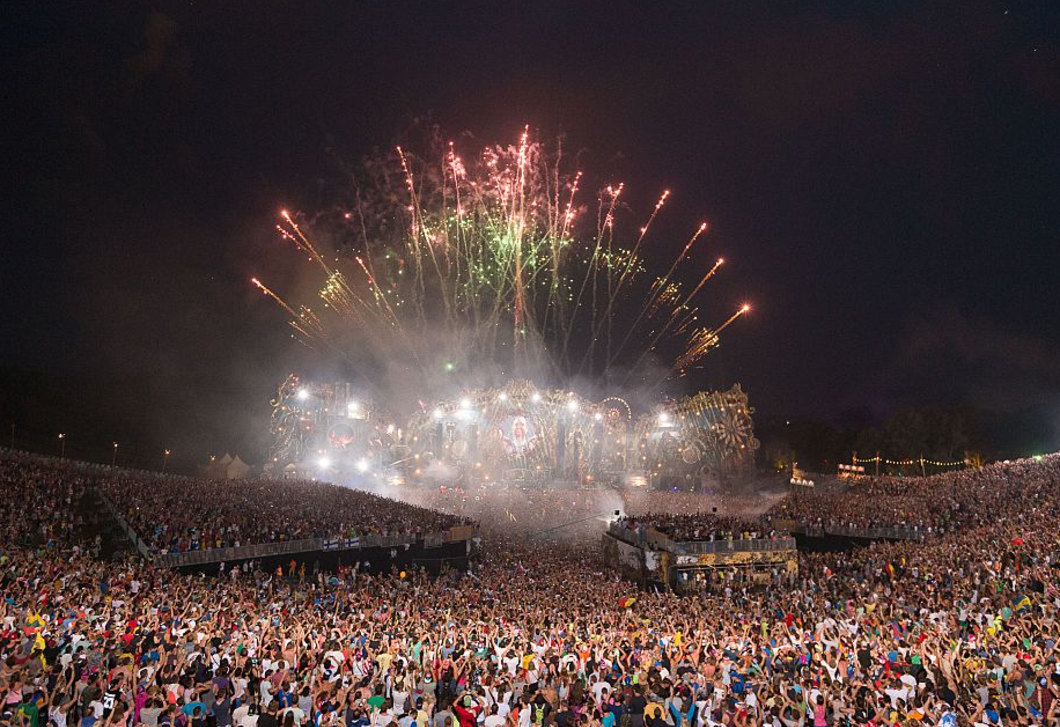 Borzalom a Tomorrowland fesztiválon: lángokba borult a főszínpad