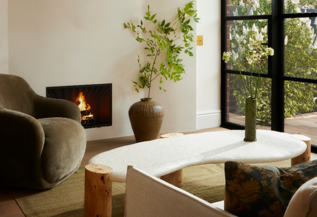 Nem bontották le a falakat – acél-üveg ajtókkal teljesen átírták ezt az otthont