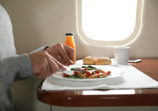 Az étel, amit soha ne vigyél fel a repülőre a stewardessek szerint