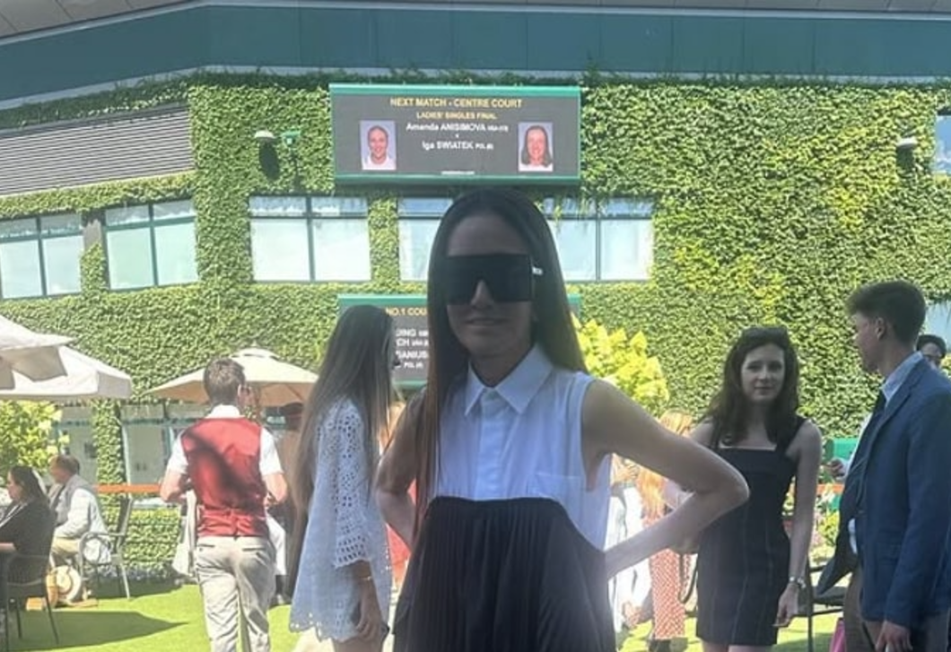 A 76 éves Vera Wang friss fotóiról beszél most mindenki: így tündökölt Wimbledonban