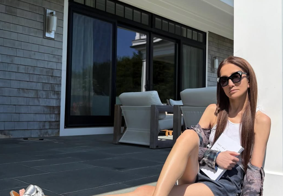 Mesés fotókon mutatta meg formás lábait Vera Wang: a rajongók imádják, főkép