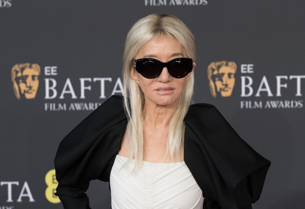 Bebizonyította, hogy a merészség nem kor kérdés – Vera Wang 76 évesen platinaszőkére váltott