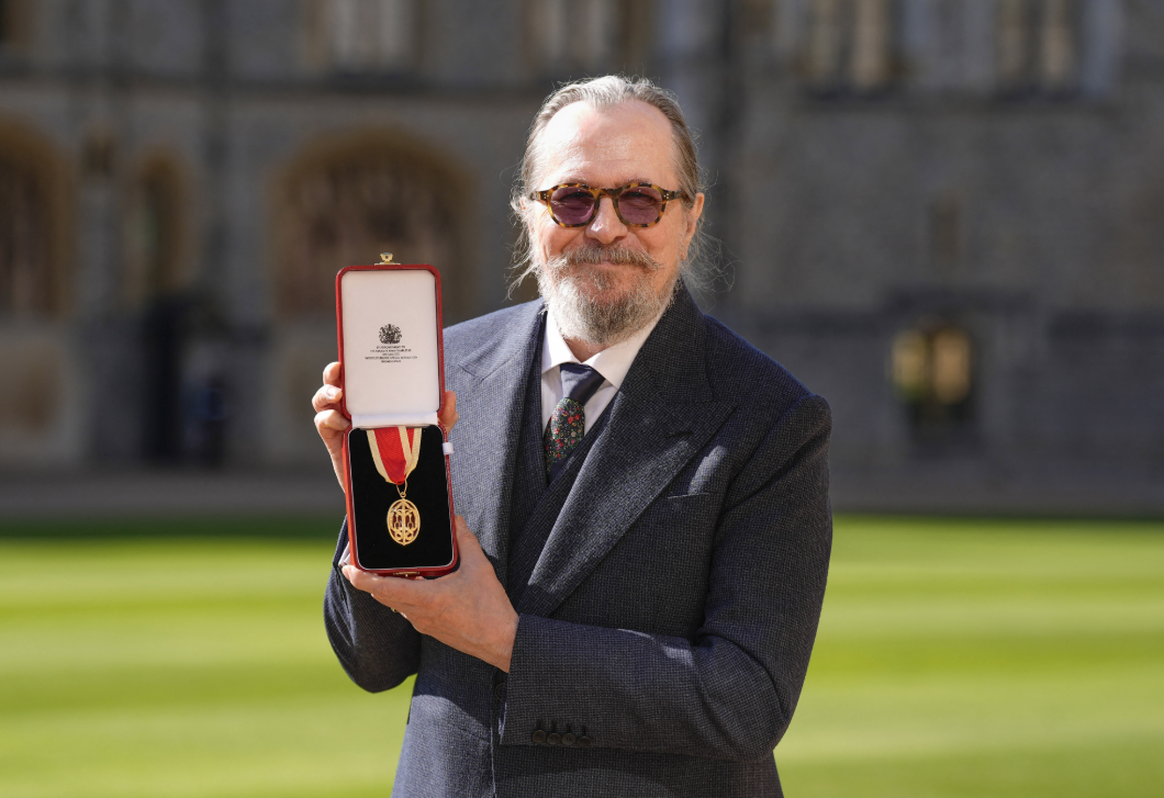 Vilmos herceg lovaggá ütötte Gary Oldmant - videó is készült róla