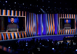 Megfagyott a levegő a Grammy-gálán Volodimir Zelenszkij beszéde alatt