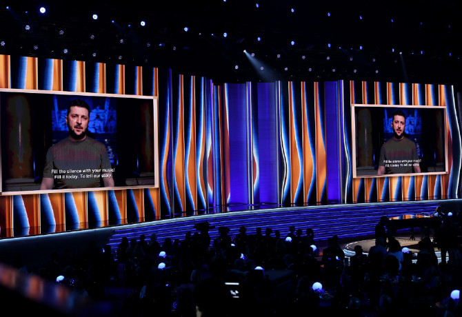 Megfagyott a levegő a Grammy-gálán Volodimir Zelenszkij beszéde alatt