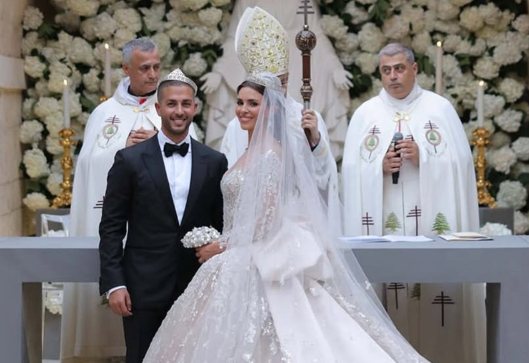 Tündérmesébe illett Elie Saab fiának esküvője – az örömapa három lenyűgöző ruhát is tervezett a menyasszonynak