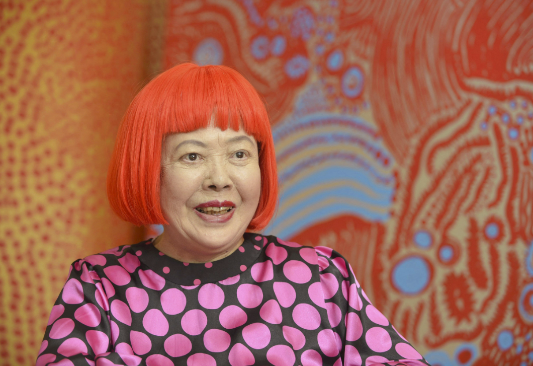 97 éves korában meghalt Yayoi Kusama, a pöttyök és a végtelen terek világhírű művésze