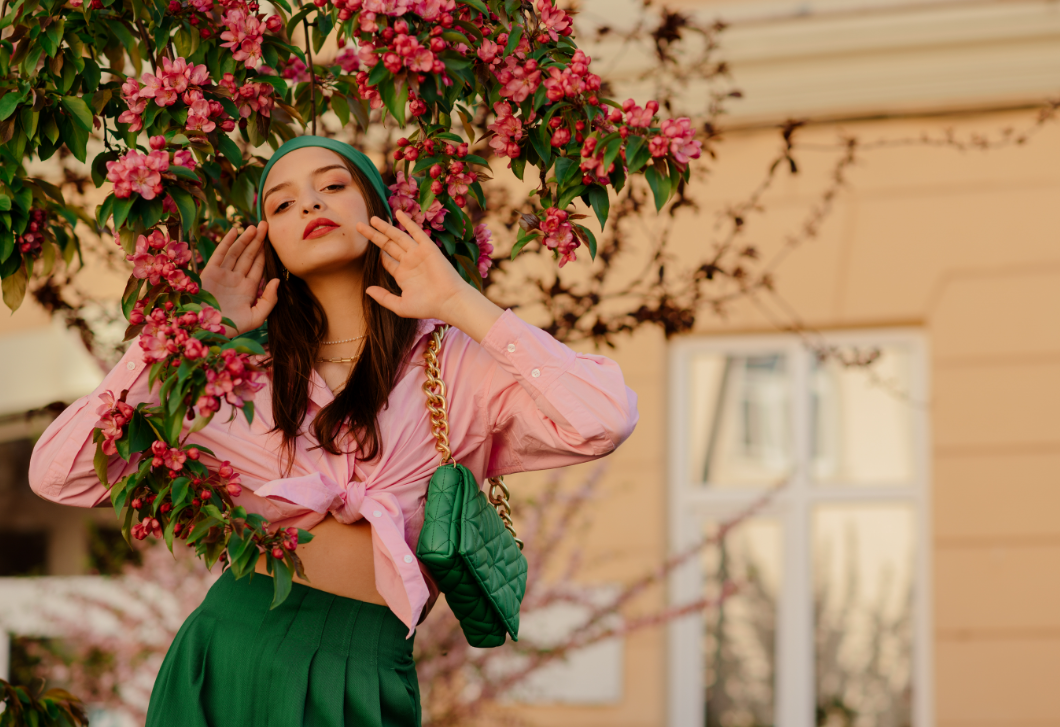 Búcsú a fekete táskától – ez a szín a 2026-os tavasz nagy slágere