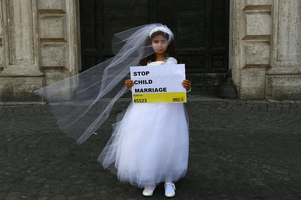 Törvényben tiltanák be a gyermekházasságokat Angliában